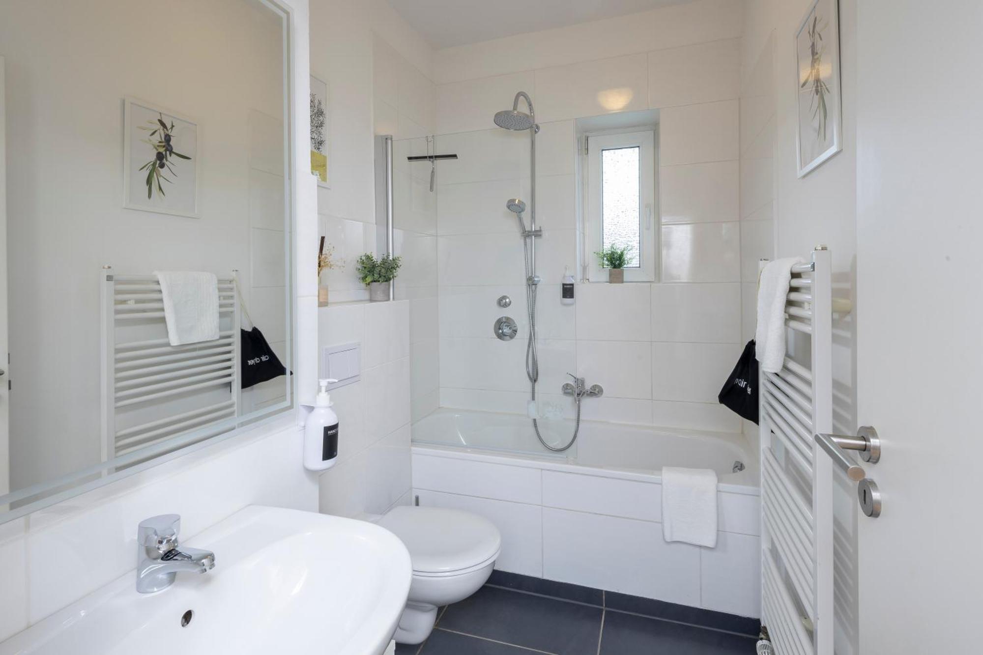 Olive Apartments - 2X Kingsize Betten - Sehr Zentral Leverkusen Zewnętrze zdjęcie